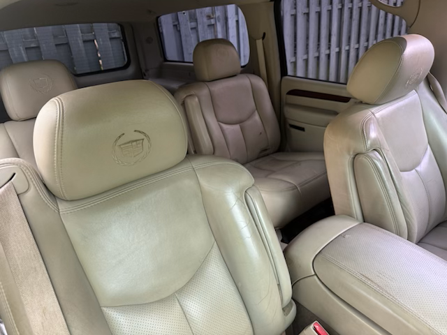 Used 2005 Cadillac Escalade ESV AWD image 12