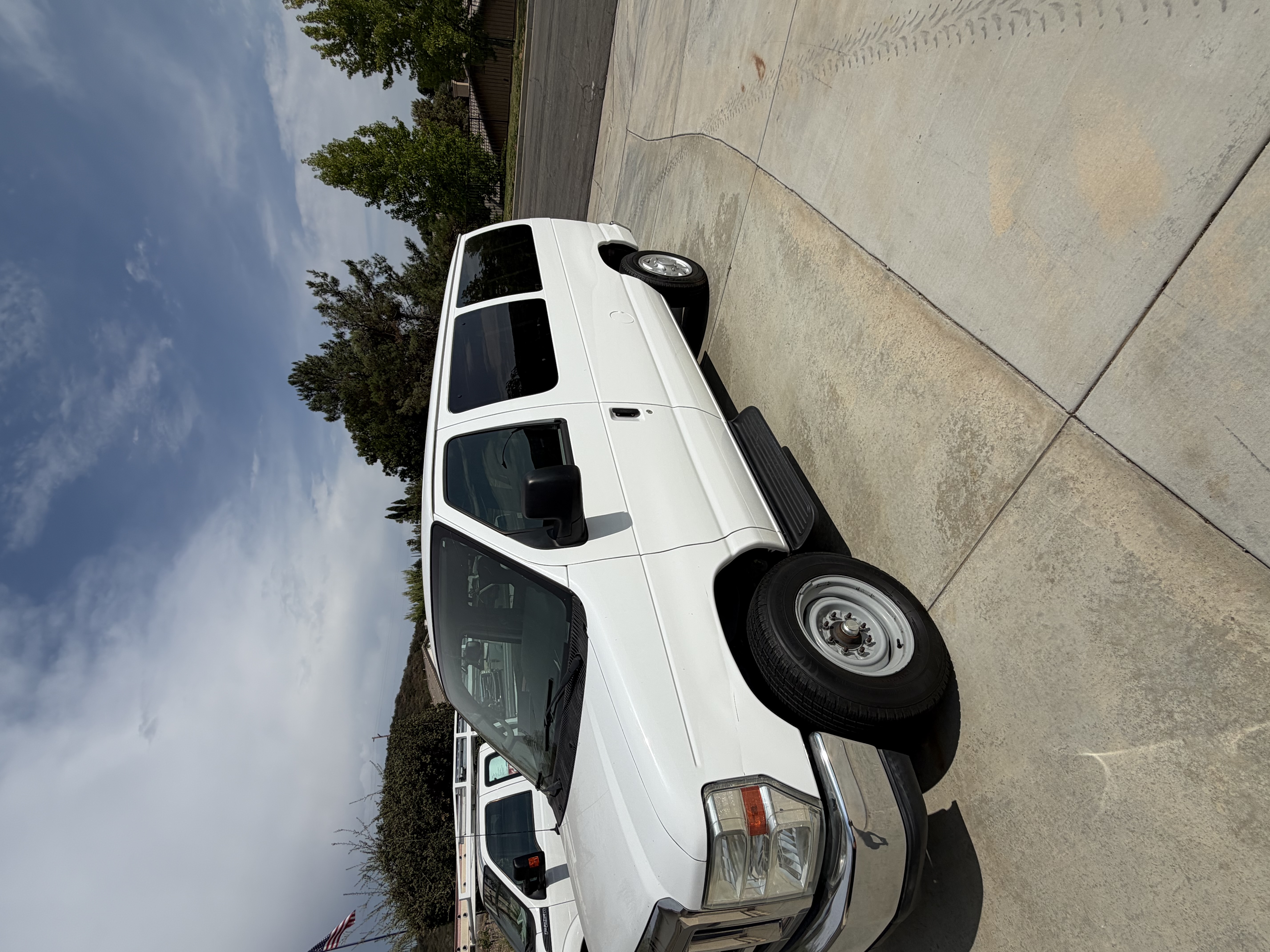 Used 2014 Ford E-350 and Econoline 350 XLT RWD image 2