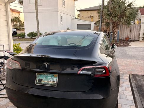 Used 2023 Tesla Model 3 Standard Range image 2