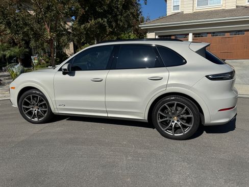 Used 2023 Porsche Cayenne GTS image 1