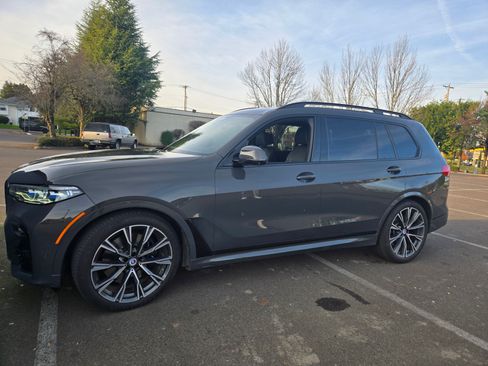 Used 2022 BMW X7 M50i w/ Dynamic Handling Package image 2