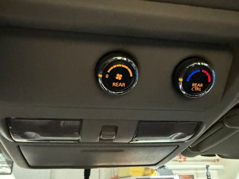 Used 2011 Nissan Pathfinder SV image 22