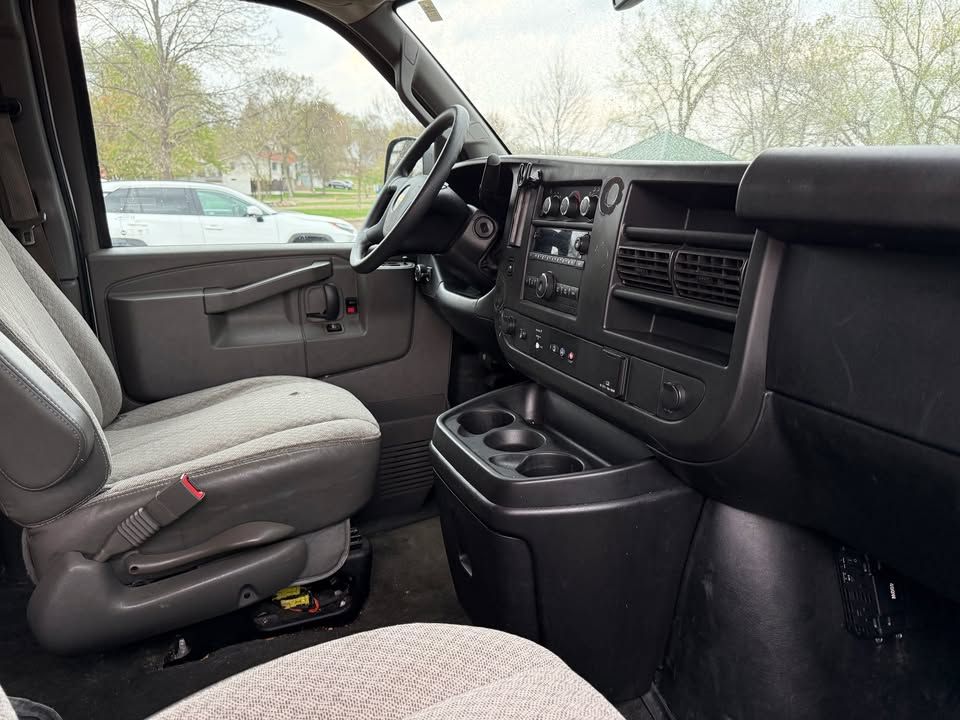 Used 2018 Chevrolet Express 2500 LT w/ LT Preferred Equipment Group RWD image 6