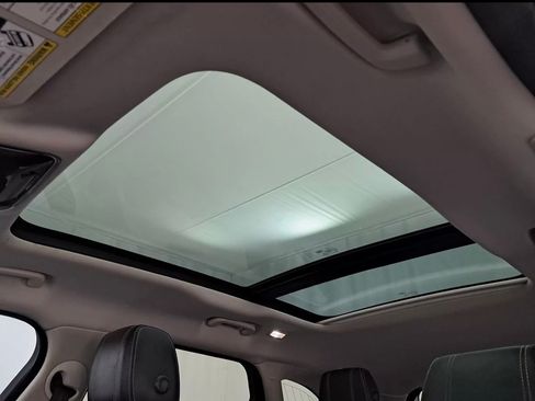 Used 2020 Land Rover Range Rover Velar S image 5