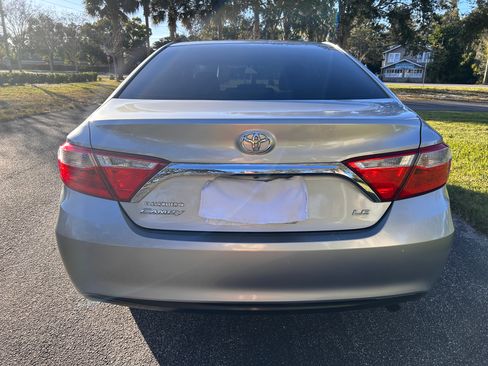 Used 2015 Toyota Camry LE image 12
