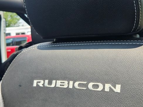 Used 2015 Jeep Wrangler Unlimited Rubicon w/ Dual Top Group AWD/4WD image 10