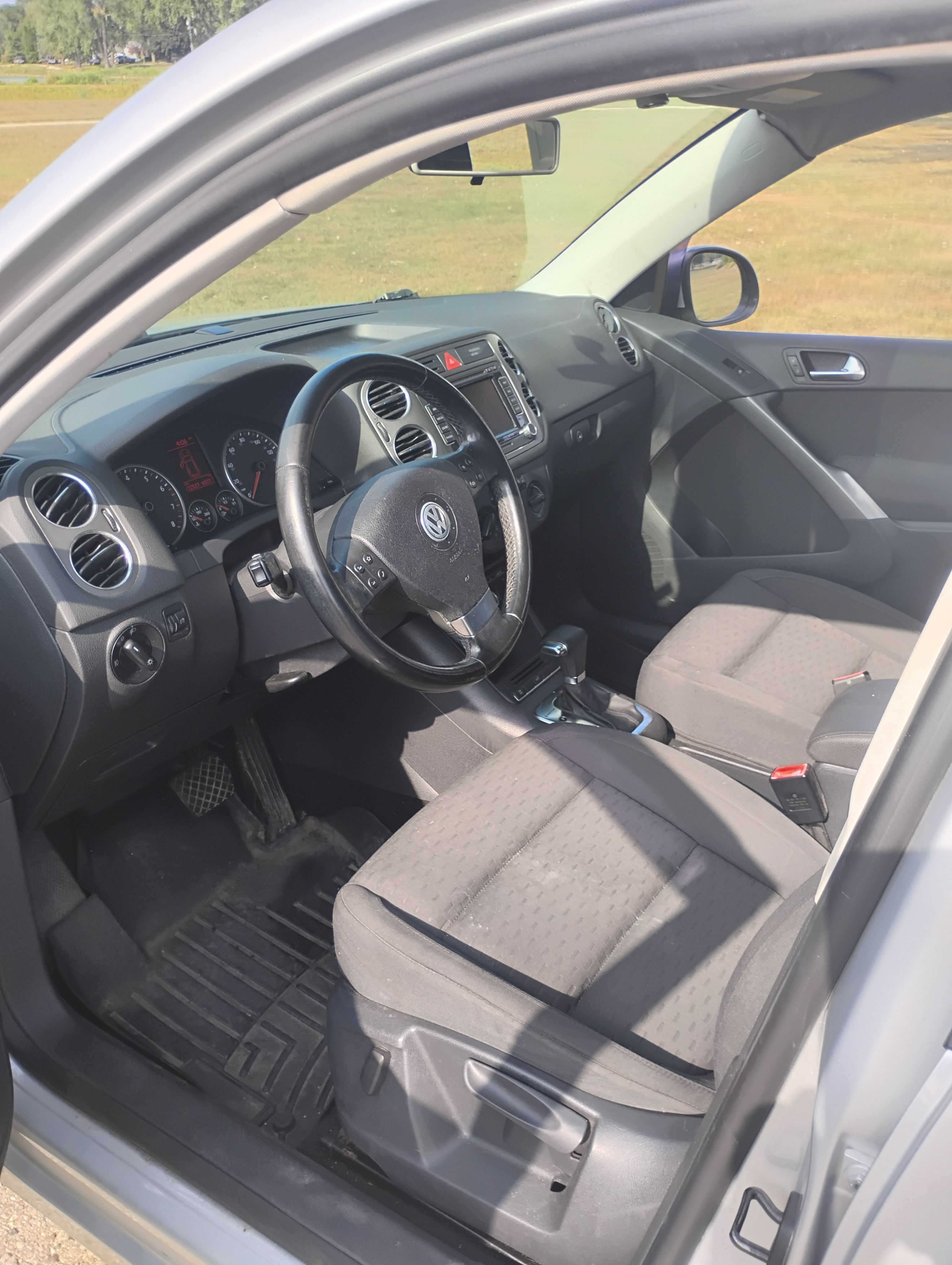 Used 2009 Volkswagen Tiguan SEL AWD/4WD image 10