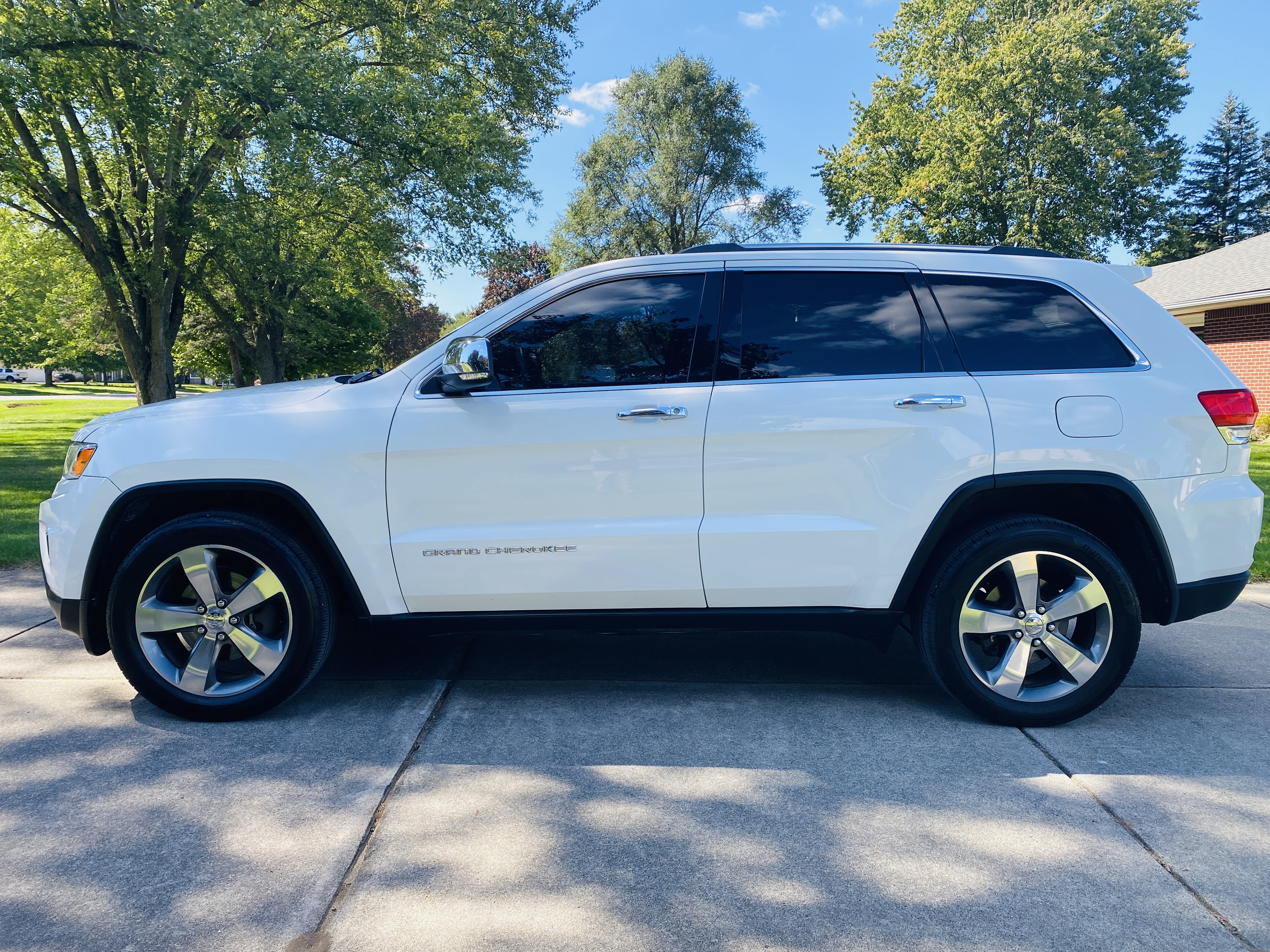 Used 2014 Jeep Grand Cherokee Limited AWD/4WD image 1
