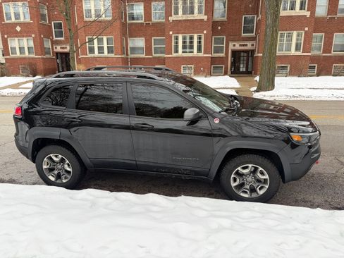 Used 2019 Jeep Cherokee Trailhawk image 4