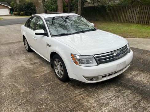 Used 2008 Ford Taurus SEL image 2