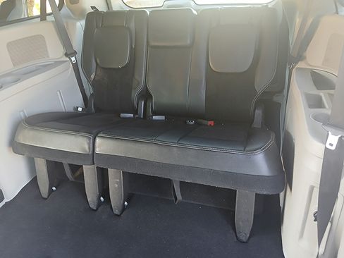 Used 2019 Dodge Grand Caravan SXT image 11