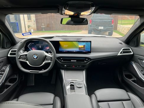 Used 2025 BMW 330i xDrive Sedan w/ Premium Package AWD/4WD image 10