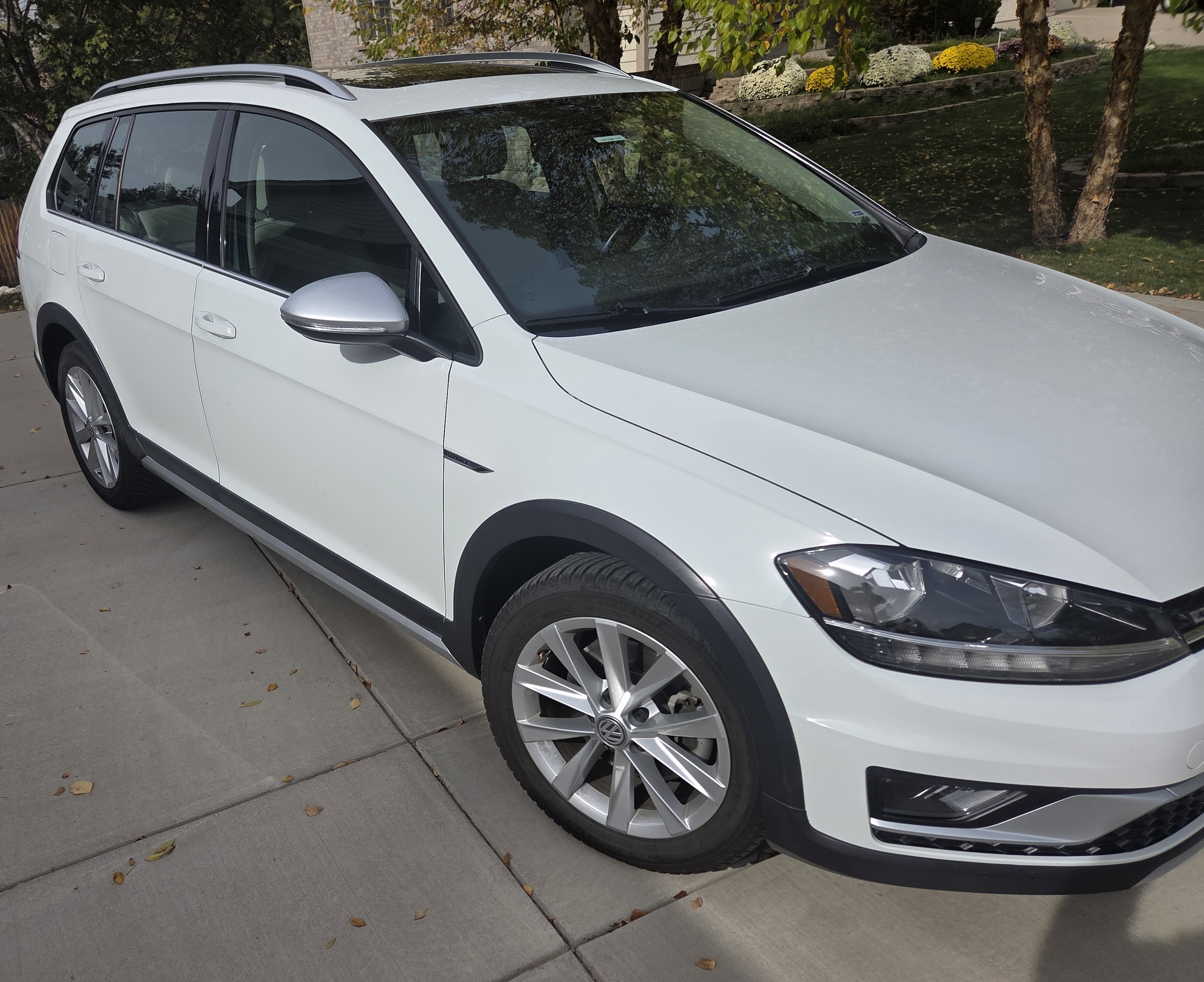 Used 2019 Volkswagen Golf Alltrack SE AWD/4WD image 2