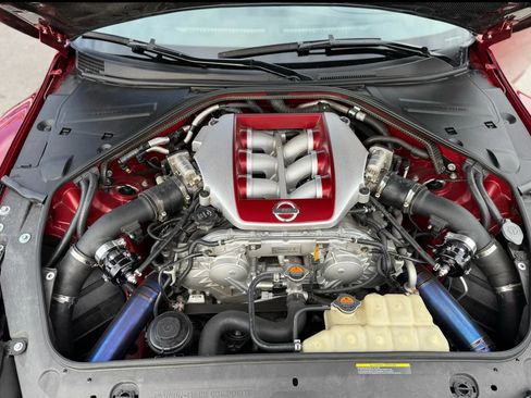 Used 2016 Nissan GT-R Premium image 24