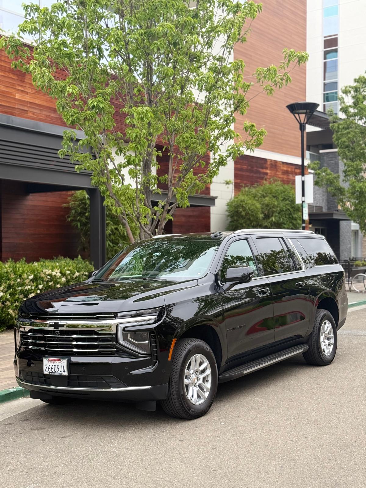 Used 2026 Chevrolet Suburban LT w/ LPO, Dark Essentials Package AWD/4WD image 6