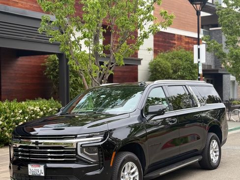 Used 2026 Chevrolet Suburban LT w/ LPO, Dark Essentials Package AWD/4WD image 6