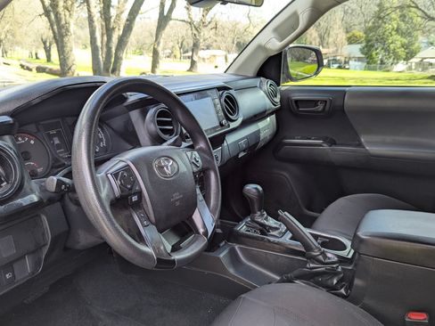 Used 2022 Toyota Tacoma SR image 6