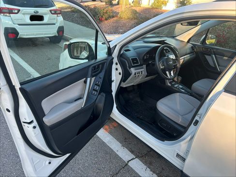 Used 2017 Subaru Outback 3.6R Limited image 6