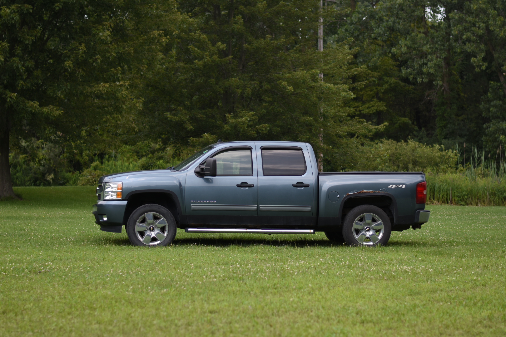 Used 2011 Chevrolet Silverado 1500 LT w/ Interior Plus Package AWD/4WD image 4