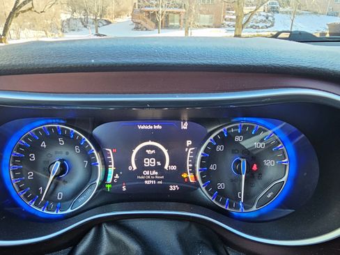 Used 2020 Chrysler Pacifica Limited image 9