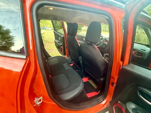 Used 2015 Jeep Renegade Trailhawk w/ Safety & Security Group I image 8