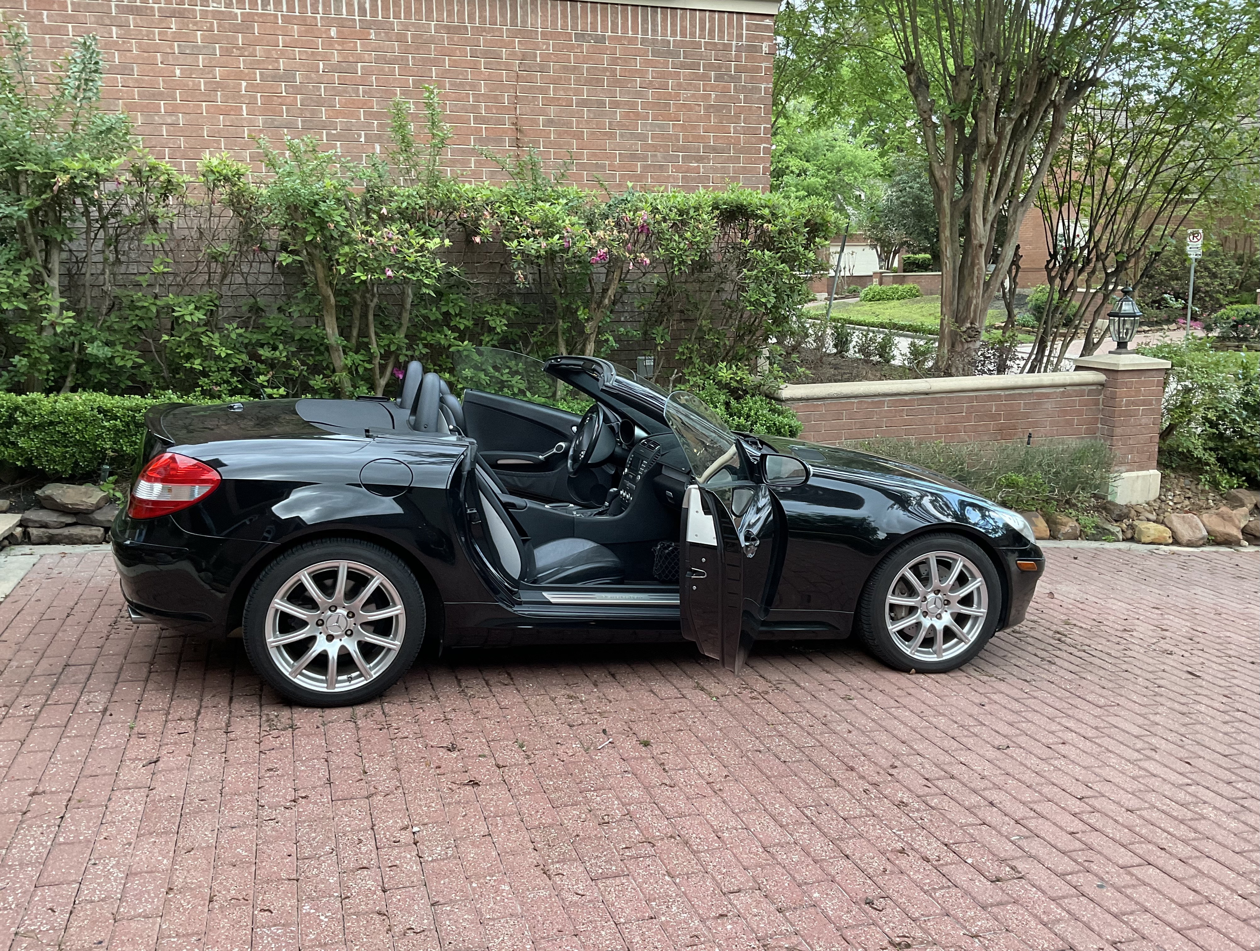 Used 2007 Mercedes-Benz SLK 350 image 4