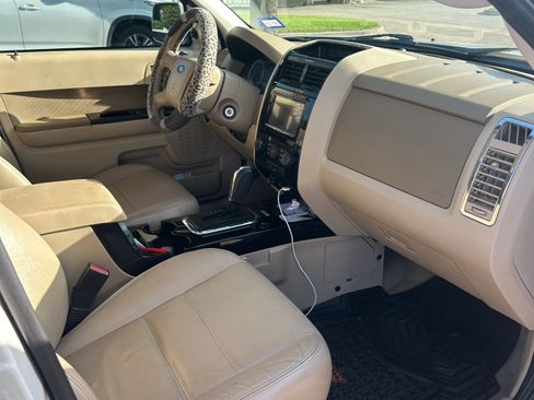 Used 2010 Ford Escape Limited image 10