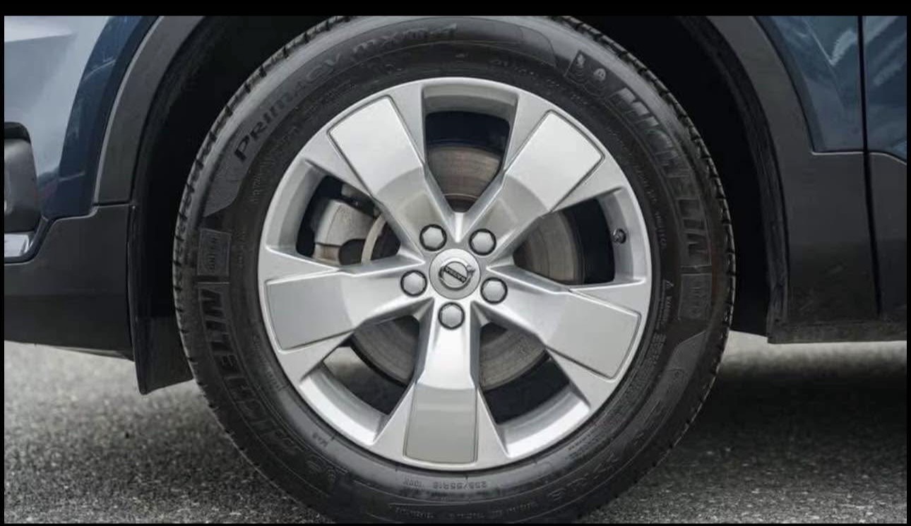 Used 2021 Volvo XC40 T5 Momentum w/ Premium Package AWD/4WD image 2