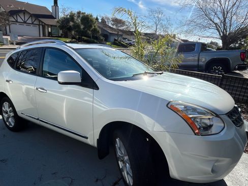 Used 2011 Nissan Rogue SV w/ SL Pkg image 2
