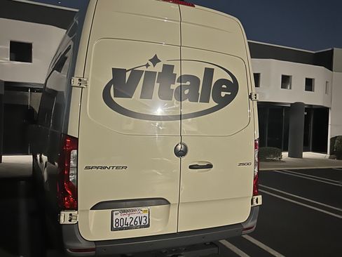 Used 2023 Mercedes-Benz Sprinter 2500 image 4
