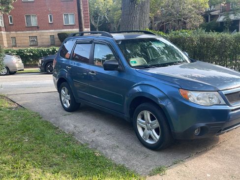 Used 2010 Subaru Forester 2.5X Limited AWD/4WD image 4