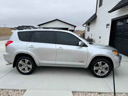 Used 2010 Toyota RAV4 Limited AWD/4WD image 2
