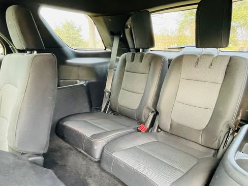 Used 2018 Ford Explorer XLT w/ Equipment Group 201A image 16