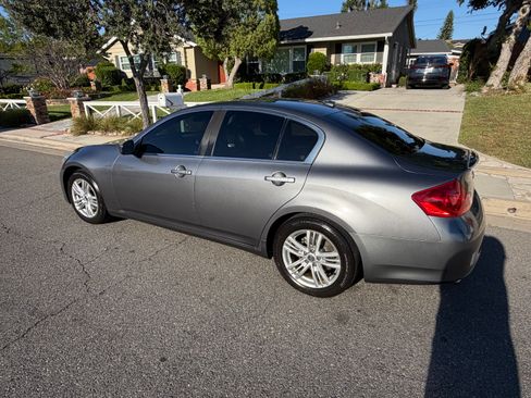 Used 2011 INFINITI G25 Journey w/ Moonroof Pkg image 9