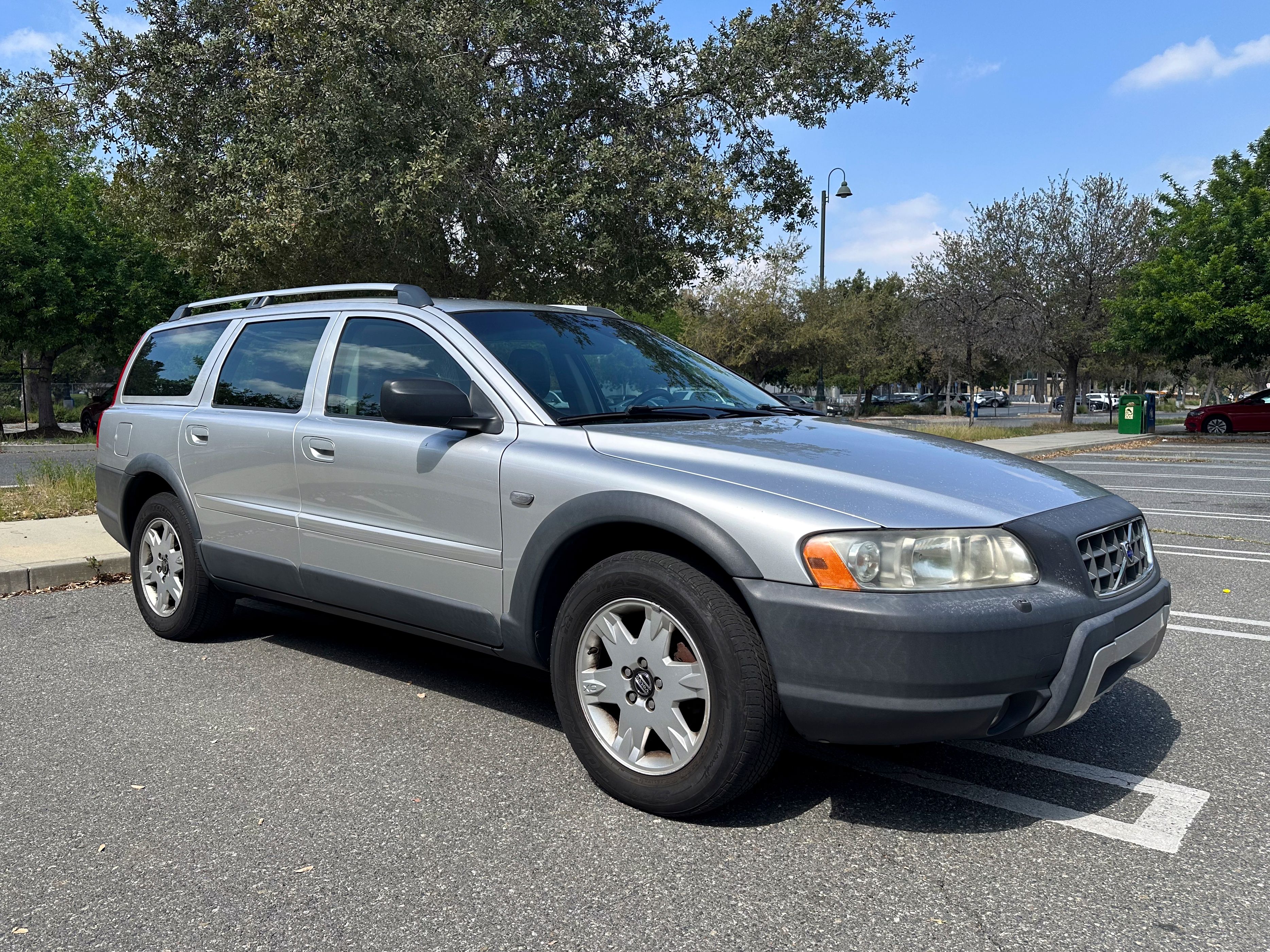 Used 2005 Volvo XC70 AWD/4WD image 1
