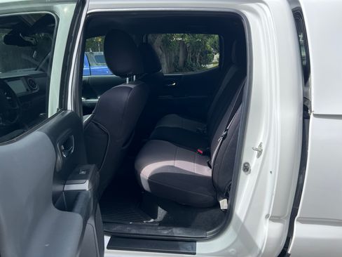 Used 2018 Toyota Tacoma TRD Sport RWD image 10