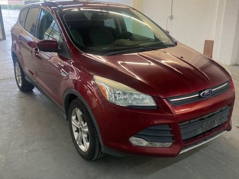 Used 2015 Ford Escape SE image 2