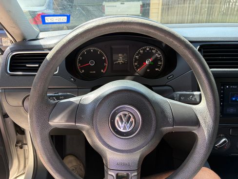 Used 2011 Volkswagen Jetta SE FWD image 13