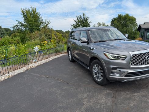 Used 2018 INFINITI QX80 Sport Utility 4D w/ All Season Package image 6