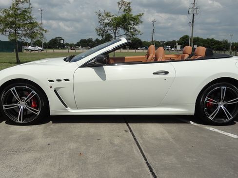 Used 2018 Maserati GranTurismo MC image 12