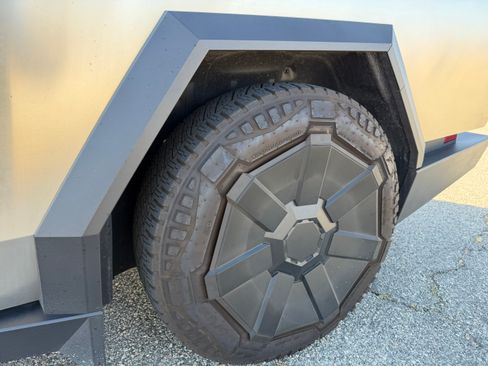 Used 2024 Tesla Cybertruck Cyberbeast AWD/4WD image 11