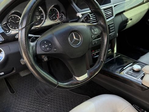 Used 2011 Mercedes-Benz E 550 Sedan image 9