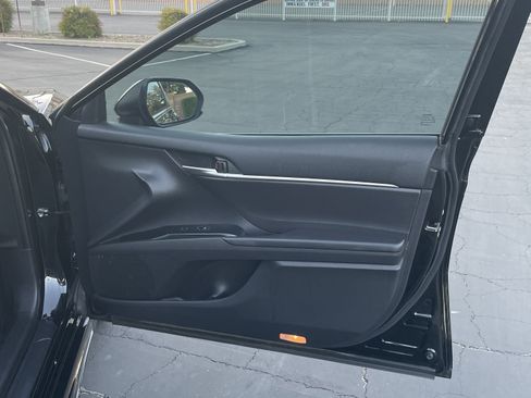 Used 2019 Toyota Camry SE w/ Carpet Mat Package image 27