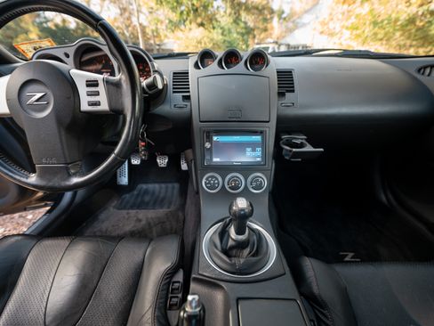 Used 2005 Nissan 350Z 35th Anniversary Edition w/ (N93) Cargo Convenience Pkg image 15