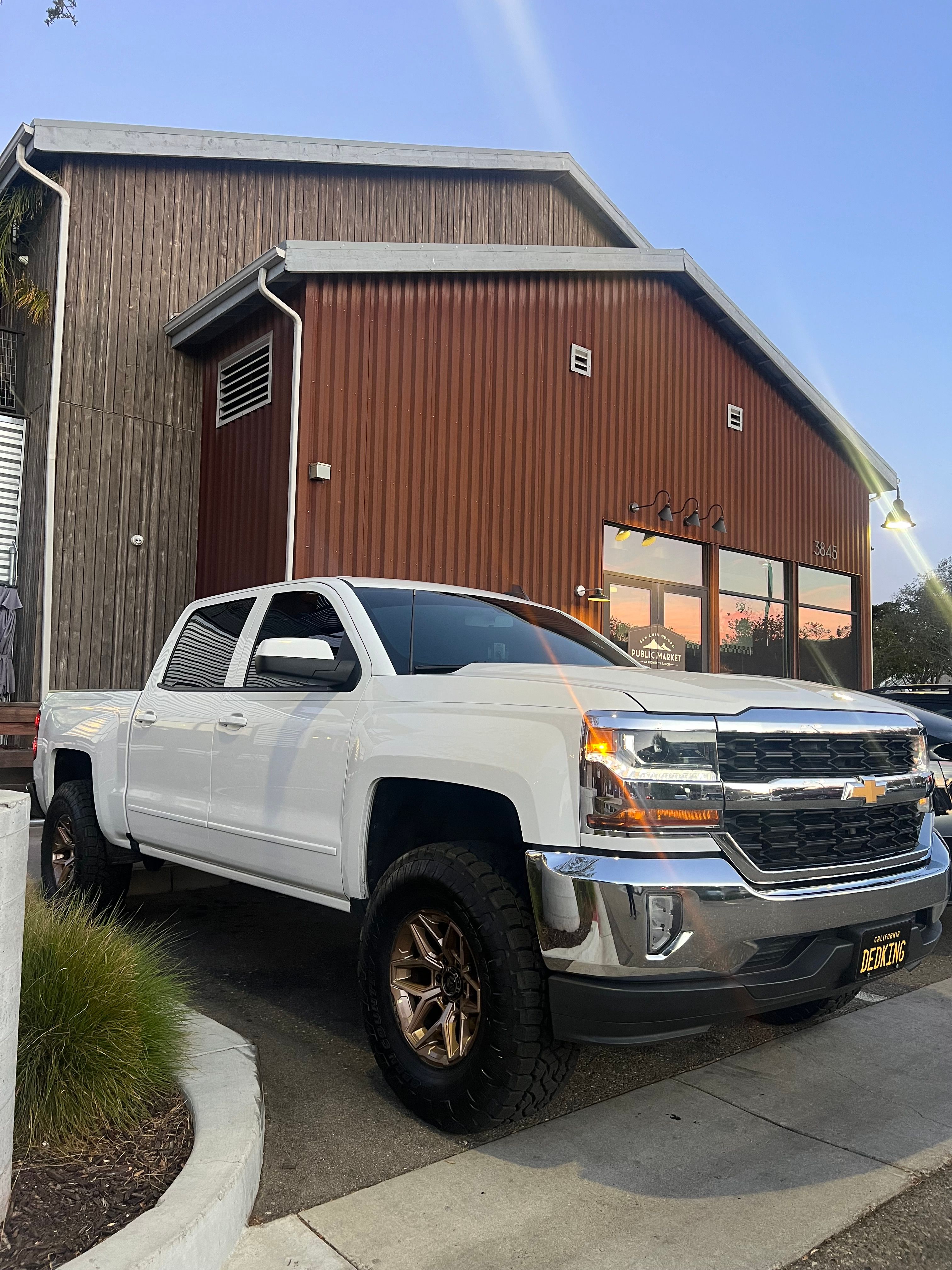 Used 2018 Chevrolet Silverado 1500 LT w/ Texas Edition RWD image 1