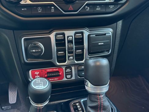 Used 2021 Jeep Wrangler Unlimited Rubicon AWD/4WD image 18