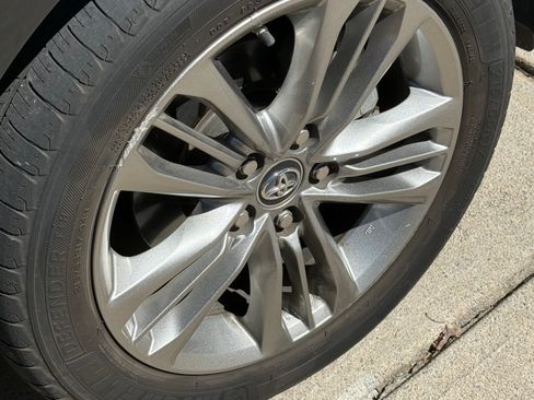 Used 2017 Toyota Camry LE image 12