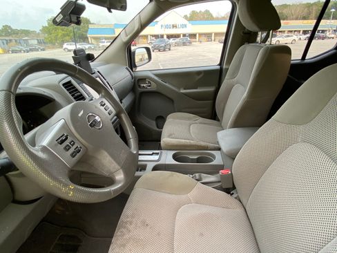 Used 2019 Nissan Frontier SV image 15