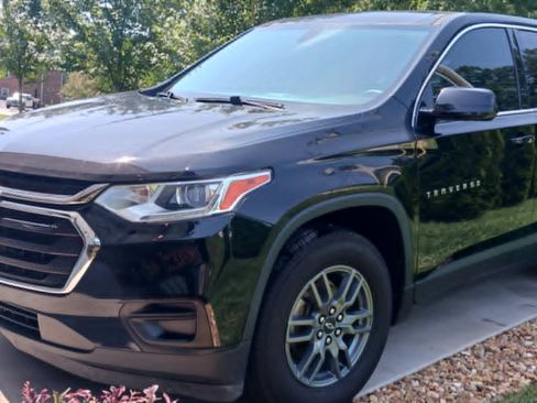 Used 2020 Chevrolet Traverse LS FWD image 2