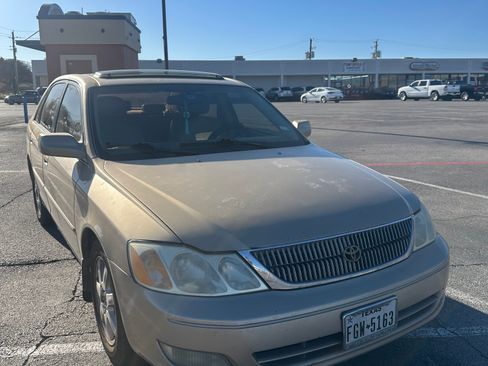 Used 2000 Toyota Avalon XL image 8